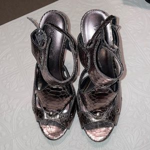Paprika metallic heels